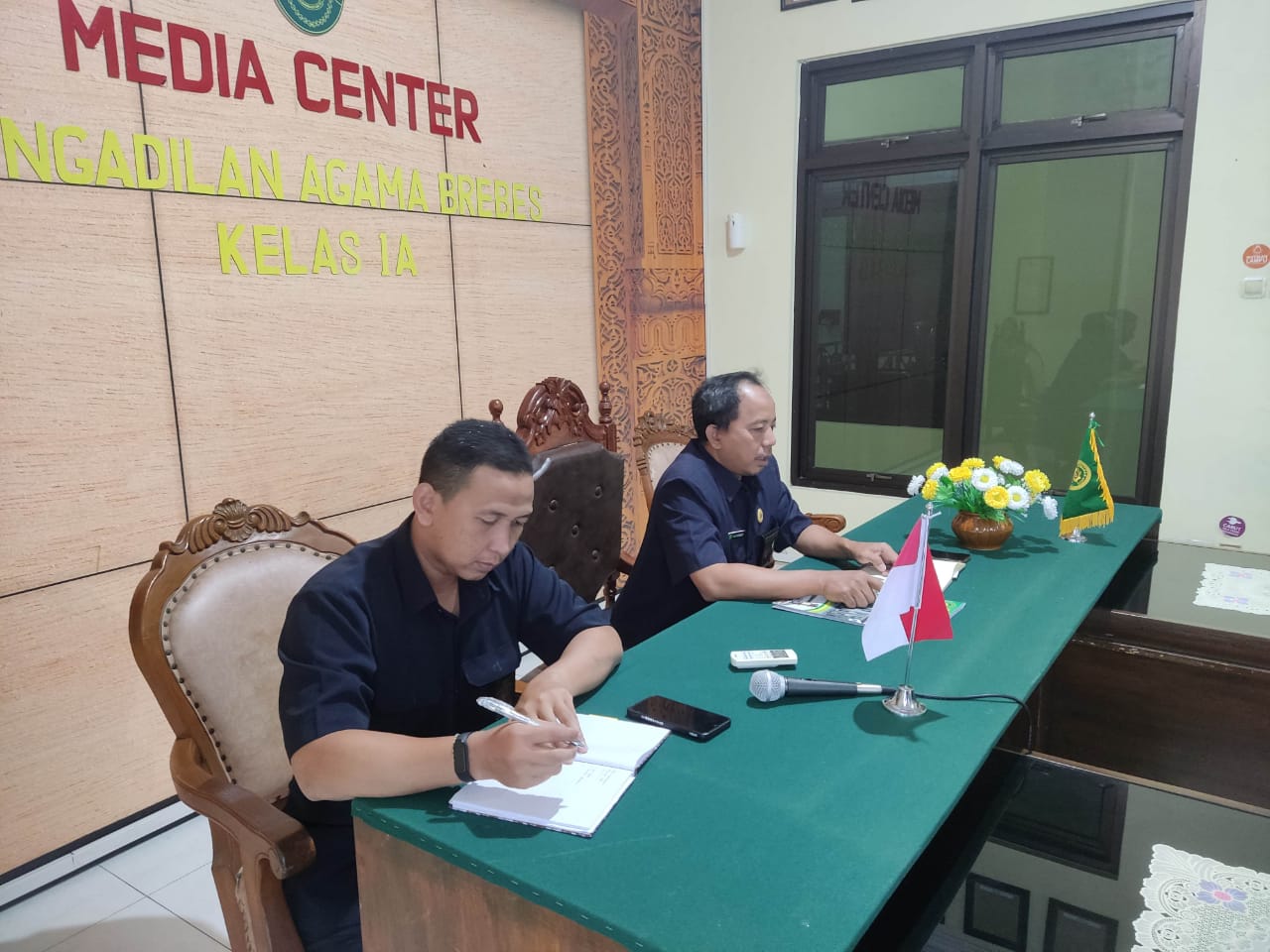 rapat internal kesekretariatan 1
