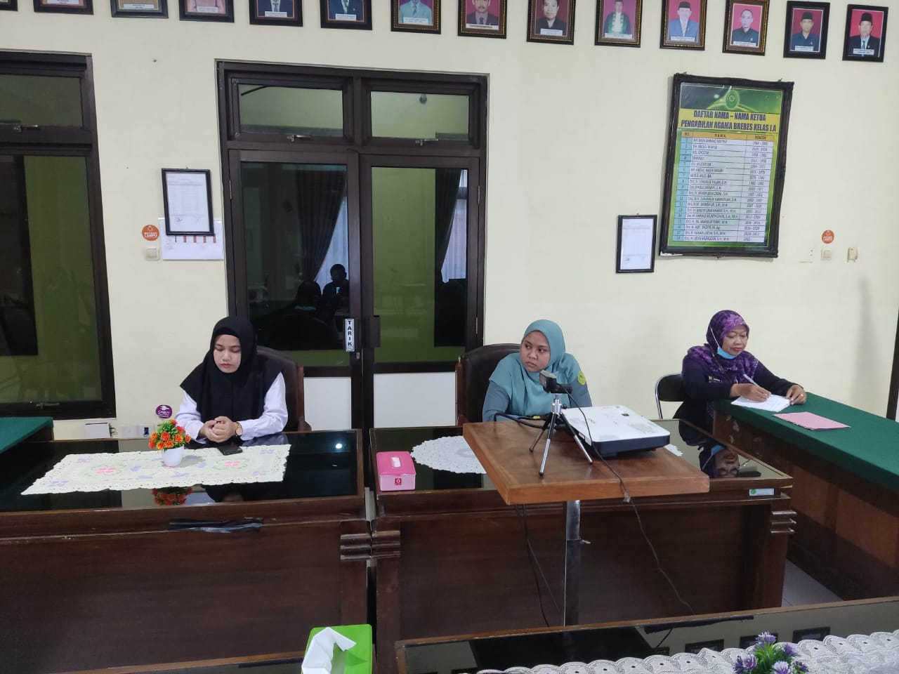 rapat internal kesekretariatan 3