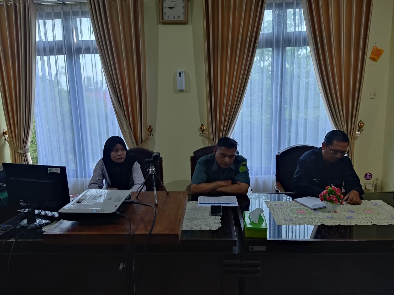 rapat internal kesekretariatan 4